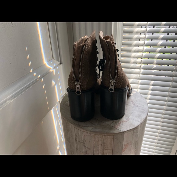 Tan suede boots - Picture 4 of 4